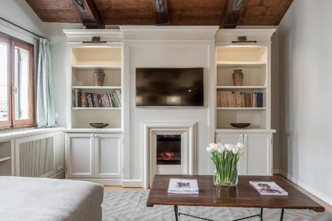 Ca' Grassi 3 Venetian Terrace Apartment in San Marco