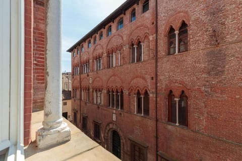 The Medieval Penthouse | 5 Bedrooms Apartment in Capannori