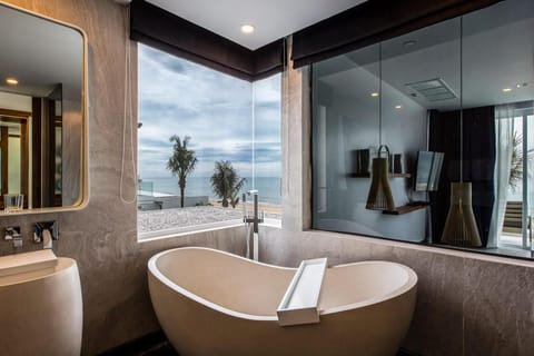 Beachfront Luxury (Natai Beach) 5BR Villa-VVPHU4.2 Villa in Khok Kloi