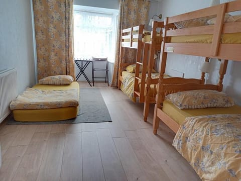 The Lord's Cottage Filey -3 bedroom beach bungalow Vacation rental in Filey