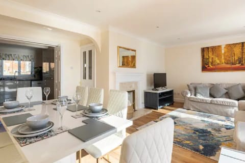 Abingdon House - 4 BR on the Marina Vacation rental in South Oxfordshire District