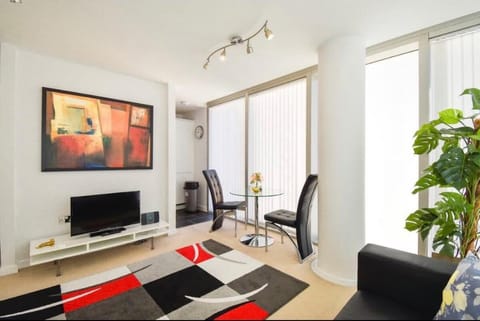 Manhattan Apartment - City Centre - Free Parking Apartment in Milton Keynes