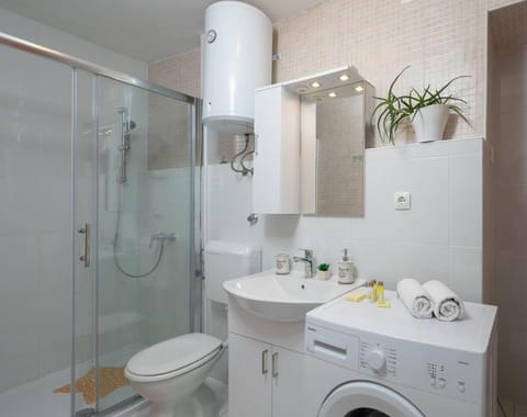 Agroturizam Perica - Double room Rose in NP Krka Apartment in Šibenik-Knin County, Croatia