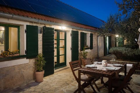 Agroturizam Perica - Double room Rose in NP Krka Apartment in Šibenik-Knin County, Croatia
