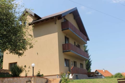 House Štefanac: Room 4 with balcony Vacation rental in Plitvice Lakes Park