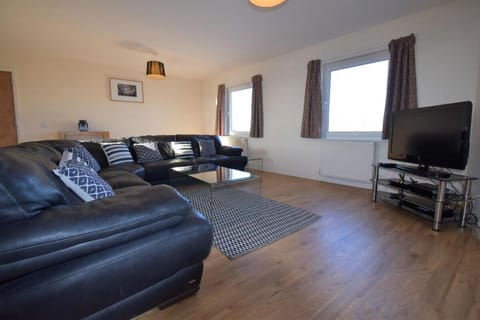 Central 3 Bedroom Apartment with Parking & Balcony Apartment in Northampton