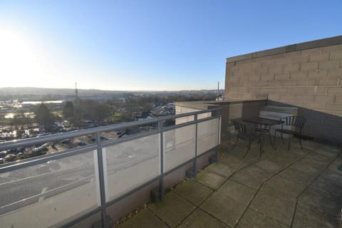 Central 3 Bedroom Apartment with Parking & Balcony Apartment in Northampton