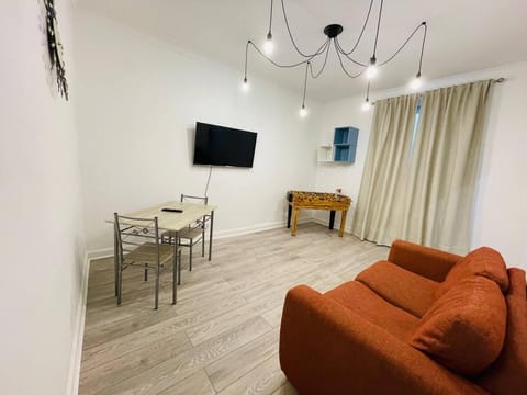 Entire house - 1 Bedroom Pet Friendly Apt Wd Free Wifi, Parking, Netflix Pool Table Sleeps 3 Apartment in Scotland