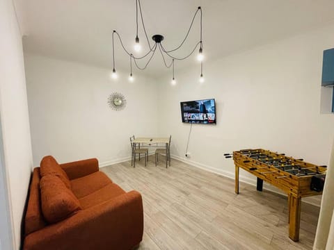 Entire house - 1 Bedroom Pet Friendly Apt Wd Free Wifi, Parking, Netflix Pool Table Sleeps 3 Apartment in Scotland