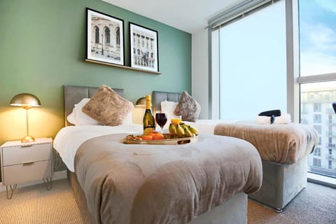 Carnegie Apartment - City Centre - Free Parking Apartment in Milton Keynes