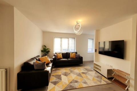 Lovely apartment close 2 City Center &Rail Station Vacation rental in Chesterfield