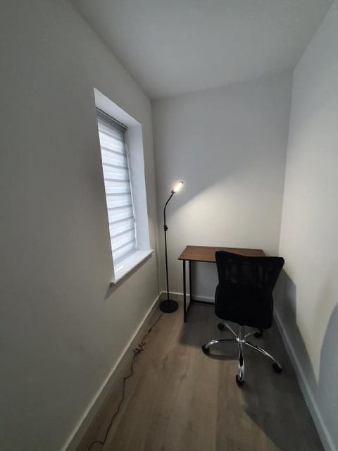 Lovely apartment close 2 City Center &Rail Station Vacation rental in Chesterfield