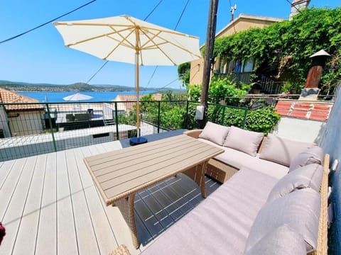 Casa Alisa ★ 4 BR with Jacuzzi,Terrace & Parking ★ Apartment in Šibenik