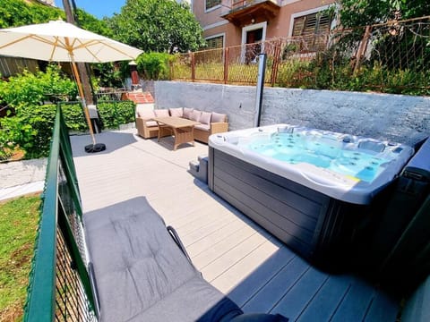 Casa Alisa ★ 4 BR with Jacuzzi,Terrace & Parking ★ Apartment in Šibenik