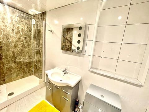 Executive Apartment in Central location & parking* Apartment in Plymouth