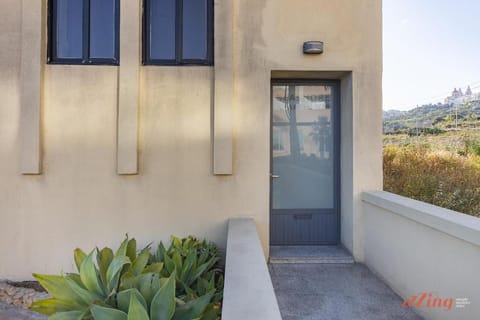 Seafront 2 Bedroom Apartment overlooking Bay Apartment in Malta