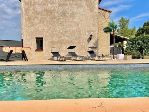 Séjour au coeur de ville avec jacuzzi et piscine Vacation rental in Lorgues