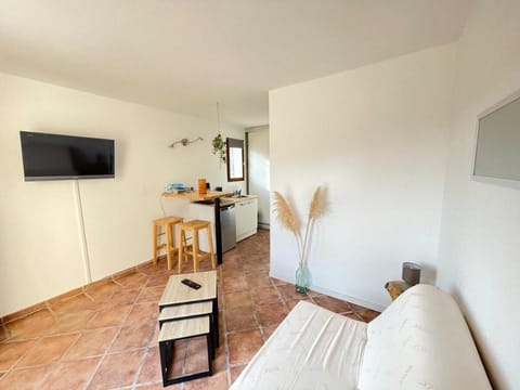 Séjour au coeur de ville avec jacuzzi et piscine Vacation rental in Lorgues