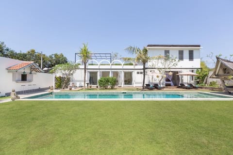 Stunning 5BR  With Pool Villa  #fR8 Villa in Kuta Selatan