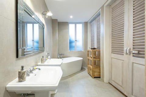 Stunning 5BR  With Pool Villa  #fR8 Villa in Kuta Selatan