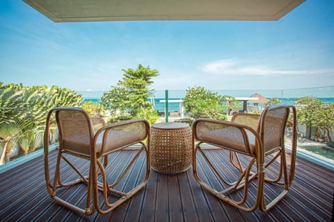 Beach front villa Villa in Blahbatuh