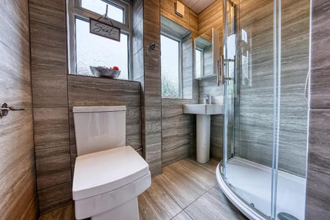 Modern 3 Bedroom 2 Bath House with Parking Vacation rental in Walsall