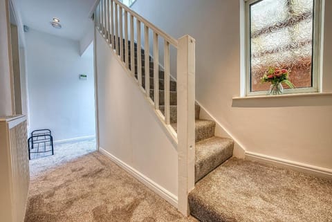 Modern 3 Bedroom 2 Bath House with Parking Vacation rental in Walsall