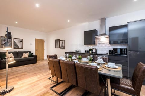 SGT Peppers City Centre Apartment with Terrace Apartment in Liverpool