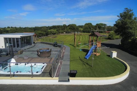 Knights Rest - 4 Bedroom Holiday Home - Princes Gate - Narberth Apartment in Wales