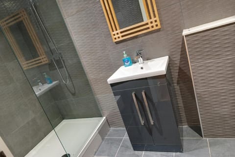 Lord Street Spacious Modern 17 Sleeper Apartment Apartment in Liverpool