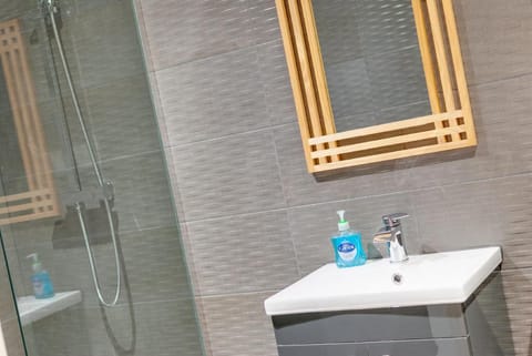 Lord Street Spacious Modern 17 Sleeper Apartment Apartment in Liverpool