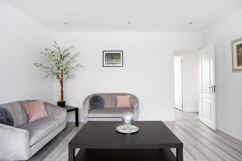 Fully Refurbished North Belfast Home 2 Vacation rental in Belfast