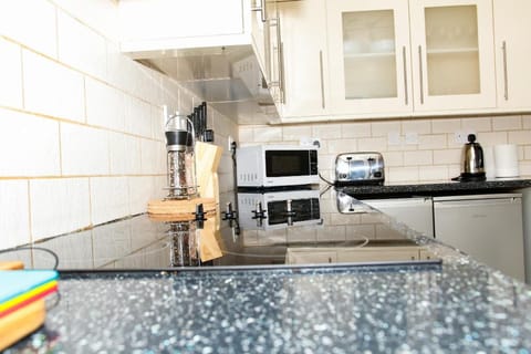 Newly Refurbished 3 Bedroom House B32 Area Vacation rental in Birmingham