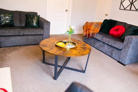 Newly Refurbished 3 Bedroom House B32 Area Vacation rental in Birmingham