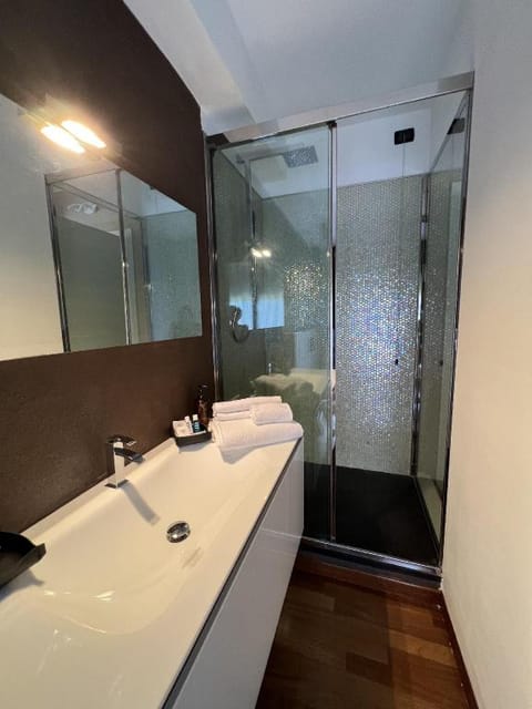 Camera doppia con bagno privato e terrazzino Apartment in La Spezia