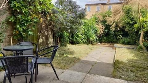 Six(6)-bedroom Contractor House ★ 9Beds ★ Netflix  Vacation rental in Huntingdonshire District