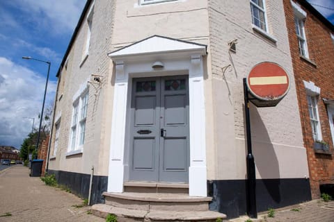 Beautiful 2-Bedroom Townhouse in Stratford upon Avon Apartment in Stratford-upon-Avon