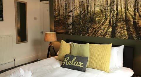 Bright Spacious 3-bed with office & patio, Preston Apartment in Preston