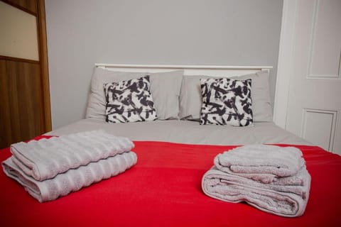 2 BDR Apt At Caledonia Luxe Stays Short Lets & Serviced Accommodation Apartment in Scotland