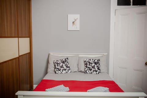 2 BDR Apt At Caledonia Luxe Stays Short Lets & Serviced Accommodation Apartment in Scotland