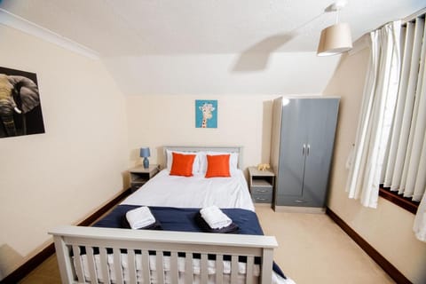 3 BDR House By Caledonia Luxe Stays Short Lets & Serviced Accommodation Douglas Vacation rental in England