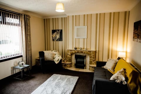 3 BDR House By Caledonia Luxe Stays Short Lets & Serviced Accommodation Douglas Vacation rental in England