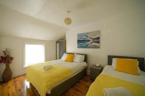 THE BELLS hot tub on private terrace Apartments Apartment in Blackpool