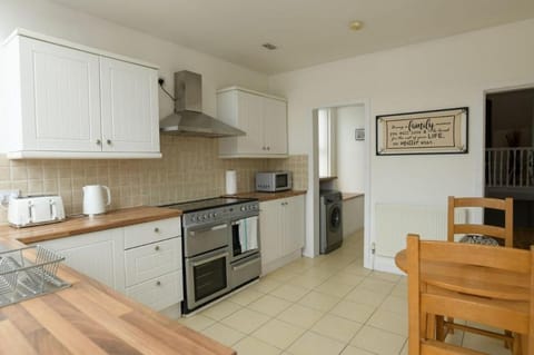 THE BELLS hot tub on private terrace Apartments Apartment in Blackpool