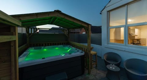 THE BELLS hot tub on private terrace Apartments Apartment in Blackpool
