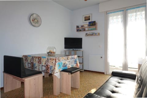 Great Apartment with Terrace in Fantastic Location Apartment in Porto Santa Margherita