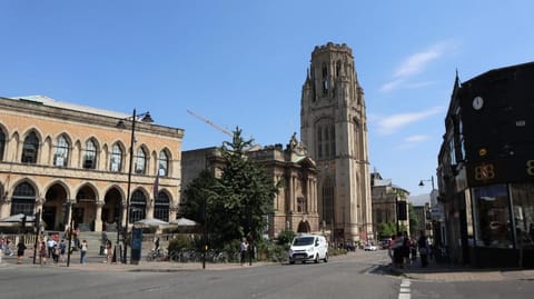 Westbourne Place Rooms - by Clifton Short Lets" Apartment in Bristol