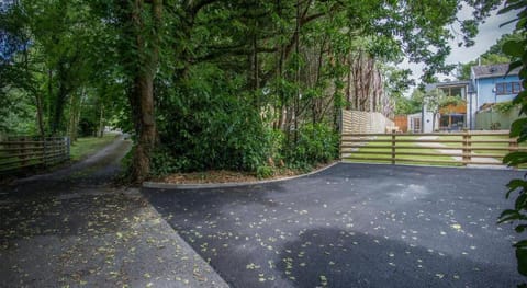 Wern Y Glais - 2 Bedroom Cottage - Glais Country House in Wales