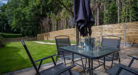 Wern Y Glais - 2 Bedroom Cottage - Glais Country House in Wales