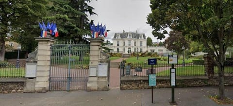 Nice studio, 5 min from versailles, 20 to Paris Apartment in Île-de-France